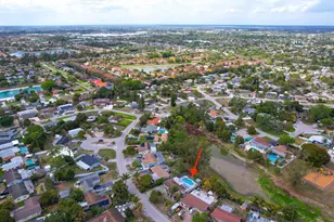 668 Snead Cir, West Palm Beach, FL 33413 - Photo 31