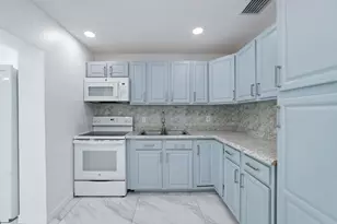 668 Snead Cir, West Palm Beach, FL 33413 - Photo 11