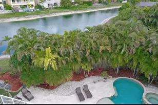 9732 Phipps Ln, Wellington, FL 33414 - Photo 7