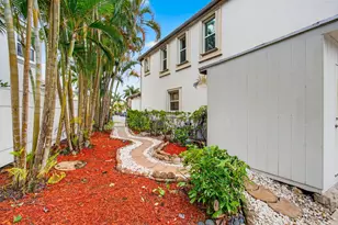 9732 Phipps Ln, Wellington, FL 33414 - Photo 15