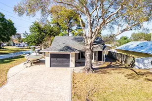 2890 1st Pl, Vero Beach, FL 32968 - Photo 1