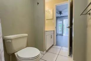 902 NE 34th St, Oakland Park, FL 33334 - Photo 49