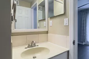 902 NE 34th St, Oakland Park, FL 33334 - Photo 53