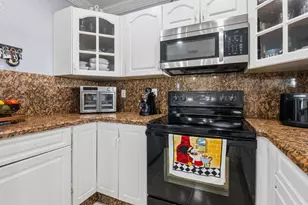 4970 E Palm Ct, Hialeah, FL 33013 - Photo 11