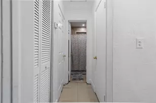 4970 E Palm Ct, Hialeah, FL 33013 - Photo 17