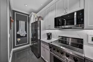 2227 NE 9th Ave, Wilton Manors, FL 33305 - Photo 9