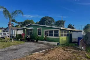 925 W 3rd St, Riviera Beach, FL 33404 - Photo 3