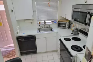 8950 Sunrise Lakes Blvd, Sunrise, FL 33322 - Photo 7