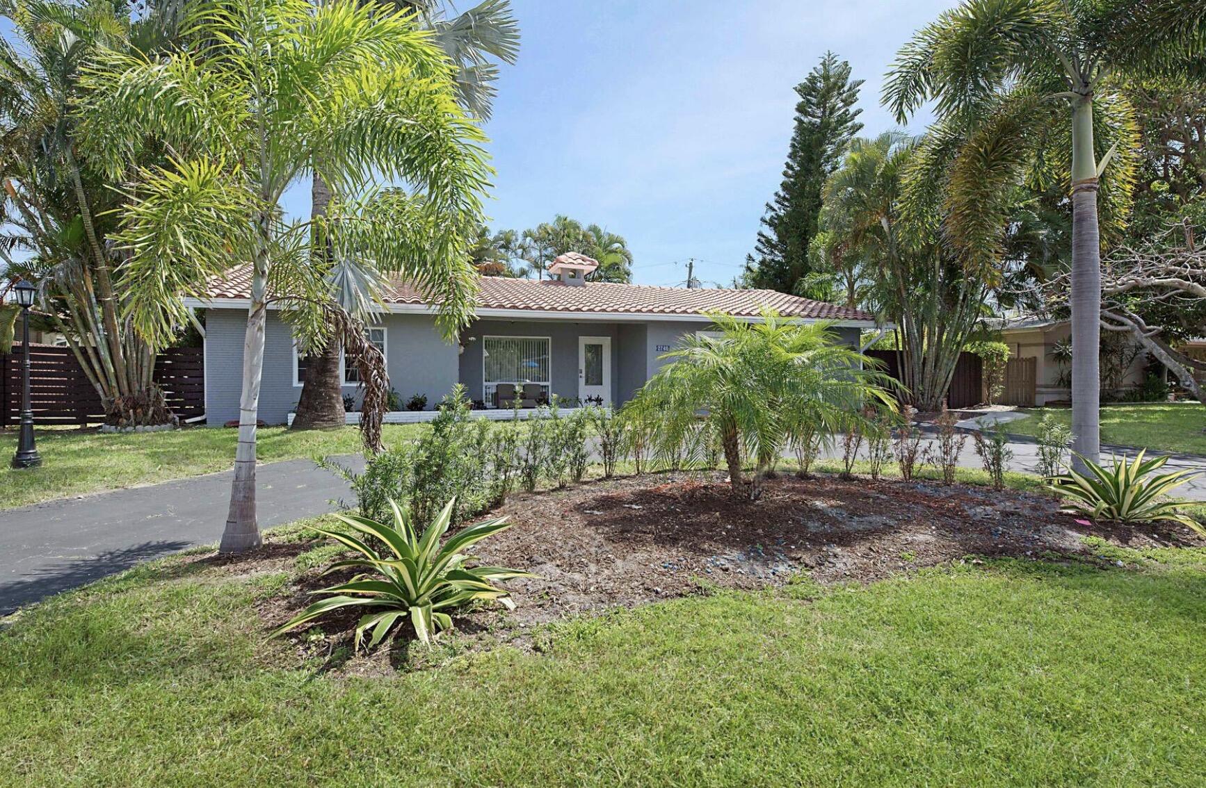 2740 SE 1st Ct main architectural view