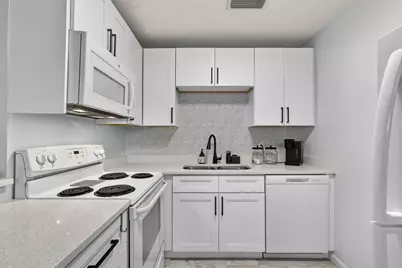 155 Windsor G, West Palm Beach, FL 33417 - Photo 11