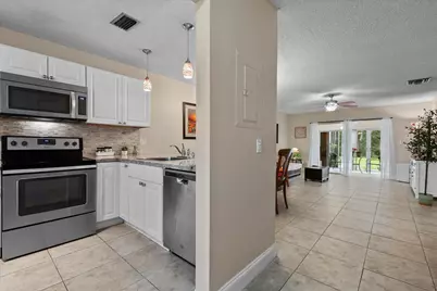 162 Lake Susan Lane, West Palm Beach, FL 33411 - Photo 5