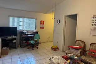 2446 W 70th Pl, Hialeah, FL 33016 - Photo 9
