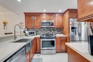 19 Royal Palm Way, Boca Raton, FL 33432 - Photo 5