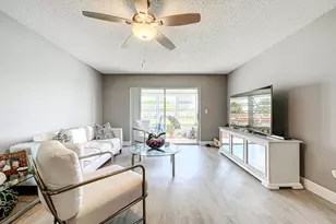 133 Lake Evelyn Dr, West Palm Beach, FL 33411 - Photo 7