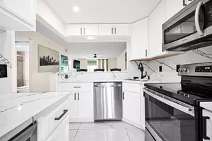 400 SE 10th St, Deerfield Beach, FL 33441 - Photo 9