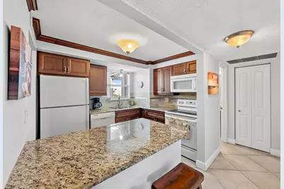 225 Bonnie Boulevard #407, Palm Springs, FL 33461 - Photo 7