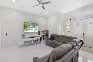 914 SW McCracken Ave, Port Saint Lucie, FL 34953 - Photo 9