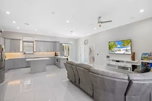 914 SW McCracken Ave, Port Saint Lucie, FL 34953 - Photo 7