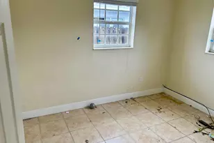 810 N 69th Ave, Hollywood, FL 33024 - Photo 9