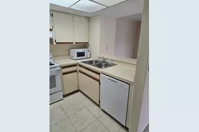 1520 SE Royal Green Circle #K-203, Port Saint Lucie, FL 34952 - Photo 5