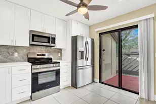 10 Bay Cedar Ct, Royal Palm Beach, FL 33411 - Photo 7