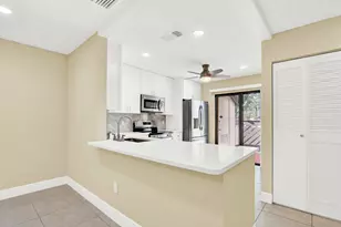 10 Bay Cedar Ct, Royal Palm Beach, FL 33411 - Photo 11