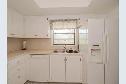 400 18th Street #F7, Vero Beach, FL 32960 - Photo 5