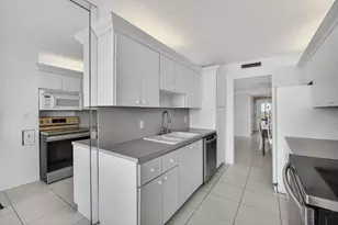 4200 N Ocean Dr, Singer Island, FL 33404 - Photo 25