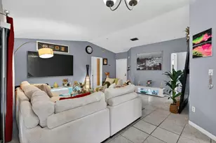 9721 W Daffodil Ln, Miramar, FL 33025 - Photo 3