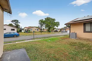 9721 W Daffodil Ln, Miramar, FL 33025 - Photo 17