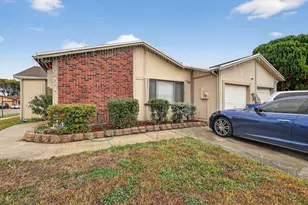 9721 W Daffodil Ln, Miramar, FL 33025 - Photo 1