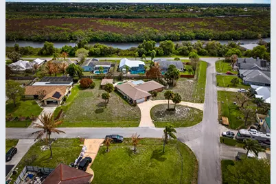 882 SE Quiescent Lane, Port Saint Lucie, FL 34983 - Photo 5