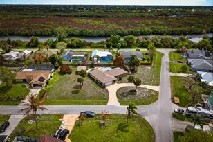 882 SE Quiescent Ln, Port Saint Lucie, FL 34983 - Photo 5