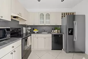 1 Jacaranda Country Club Dr, Plantation, FL 33324 - Photo 3