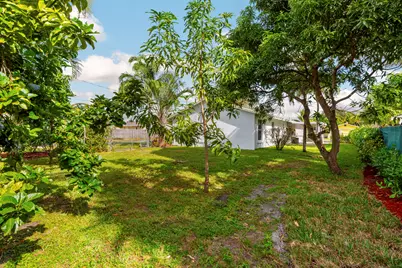 812 NW 6th Avenue, Boynton Beach, FL 33426 - Photo 23