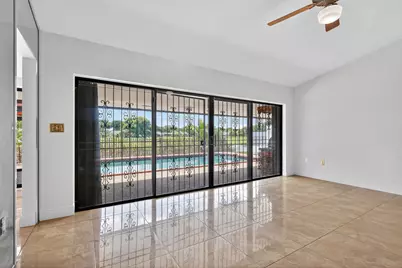 19811 W Oakmont Drive, Hialeah, FL 33015 - Photo 17