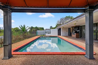 19811 W Oakmont Drive, Hialeah, FL 33015 - Photo 29