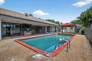 19811 W Oakmont Dr, Hialeah, FL 33015 - Photo 33