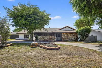 19811 W Oakmont Drive, Hialeah, FL 33015 - Photo 39