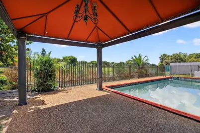 19811 W Oakmont Drive, Hialeah, FL 33015 - Photo 11