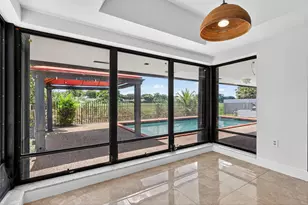 19811 W Oakmont Dr, Hialeah, FL 33015 - Photo 11