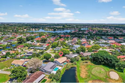 19811 W Oakmont Drive, Hialeah, FL 33015 - Photo 43