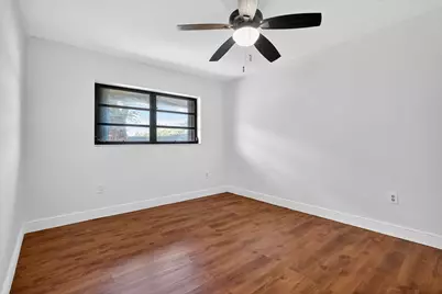 19811 W Oakmont Drive, Hialeah, FL 33015 - Photo 25