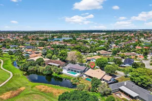 19811 W Oakmont Dr, Hialeah, FL 33015 - Photo 35