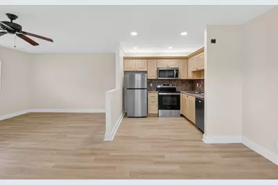158 Valencia G, Delray Beach, FL 33446 - Photo 9