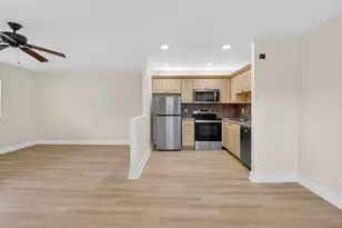 158 Valencia G, Delray Beach, FL 33446 - Photo 9