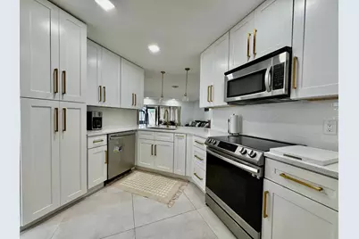 9106 Chatsworth Cascades, Boca Raton, FL 33434 - Photo 5