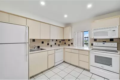 1000 Parkview Drive #507, Hallandale Beach, FL 33009 - Photo 9