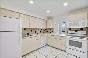 1000 Parkview Dr, Hallandale Beach, FL 33009 - Photo 9