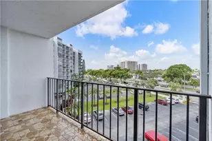 1000 Parkview Dr, Hallandale Beach, FL 33009 - Photo 11